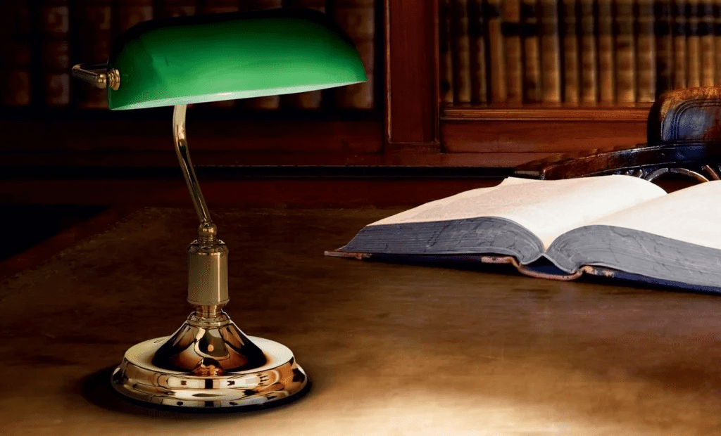 Lawyer - En klassisk bordlampe perfekt til arbejdsstationen