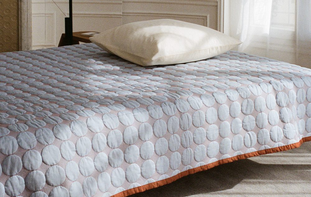 Mega Dot - Populært sengetæppe i fine farver