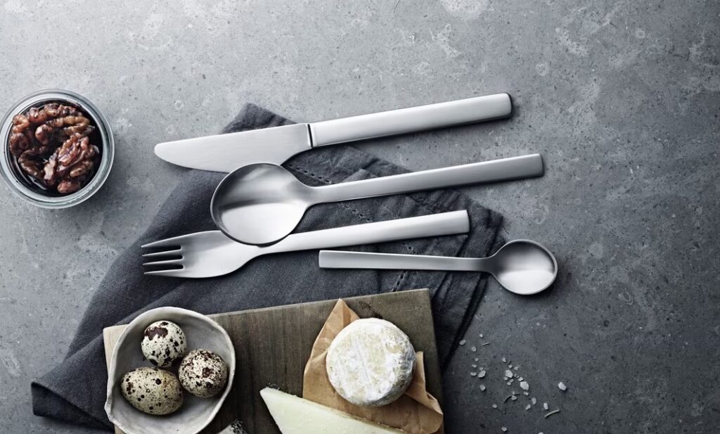 New York - Fuldender borddækningen med skandinavisk minimalisme