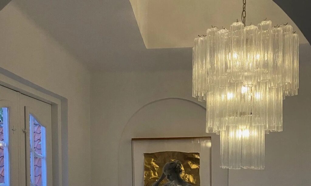 Murano - Italiensk lysekrone med smukke, klare glasrør