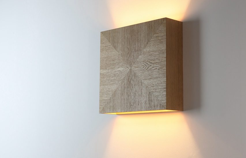 GEMINUS - Stilren lampe med unikt træmønster