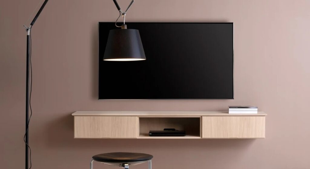 Klim Furniture 2055 - Væghængt tv møbel med praktisk opbevaring
