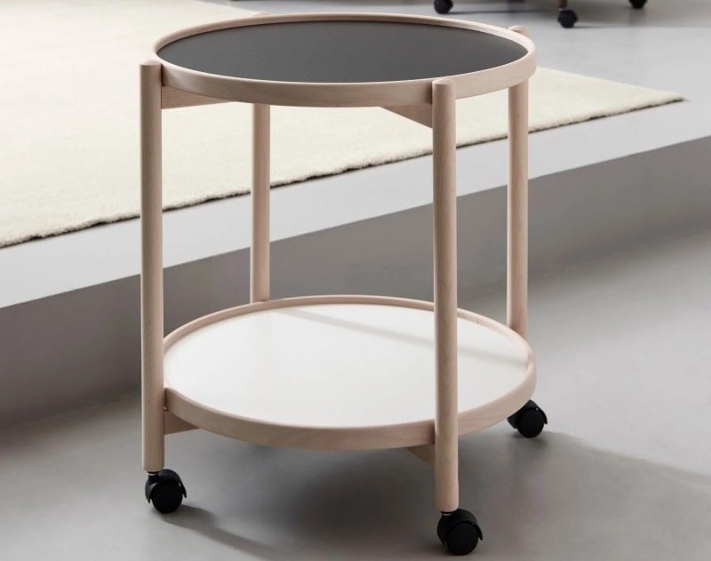 James - Praktisk rullebord med vendbar bordplade